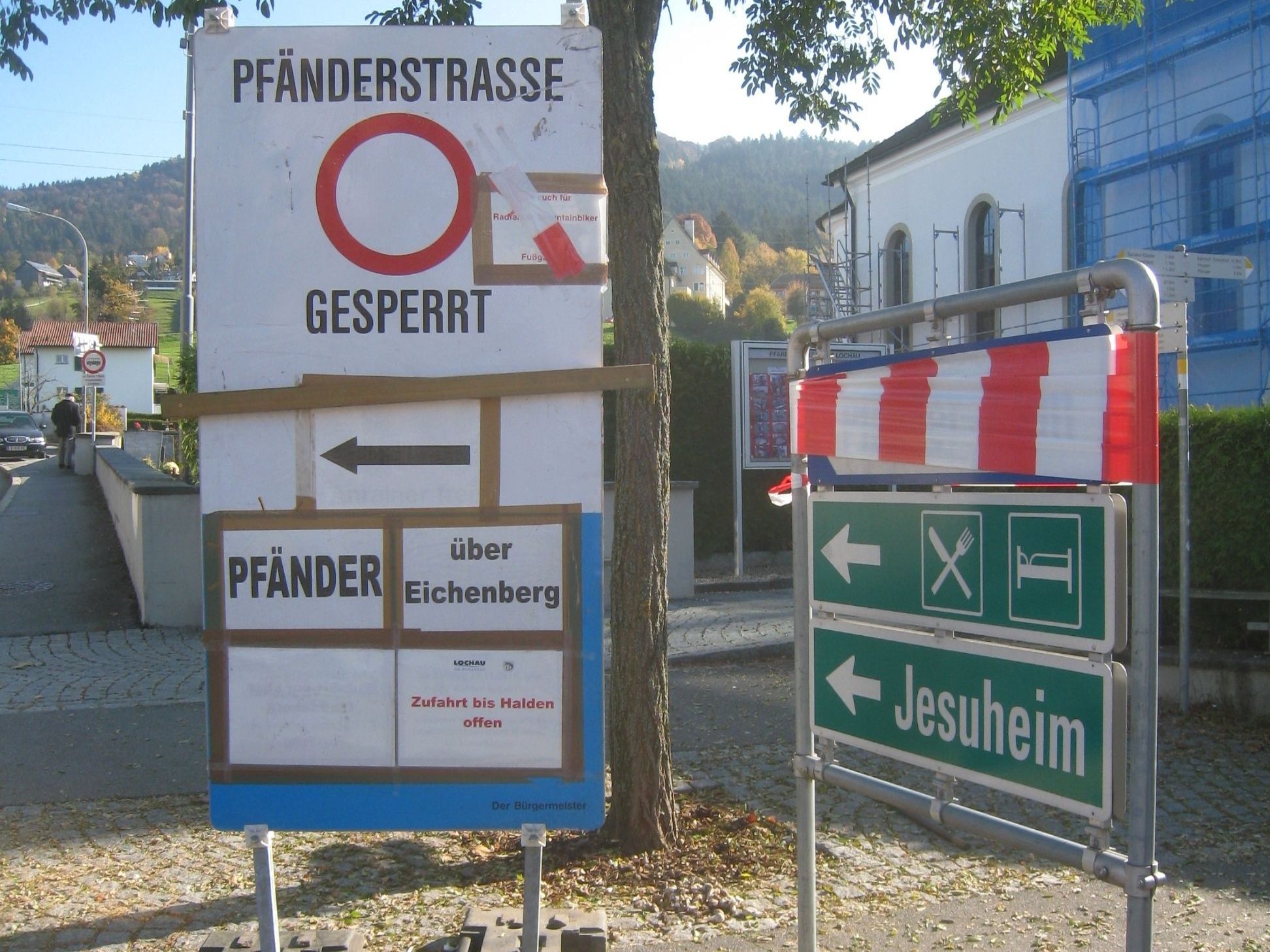 Die Pfänderstraße ist wieder offen, die Fahrverbotstafeln können entfernt werden. Die Pfänderstraße ist wieder offen, die Fahrverbotstafeln können entfernt werden.