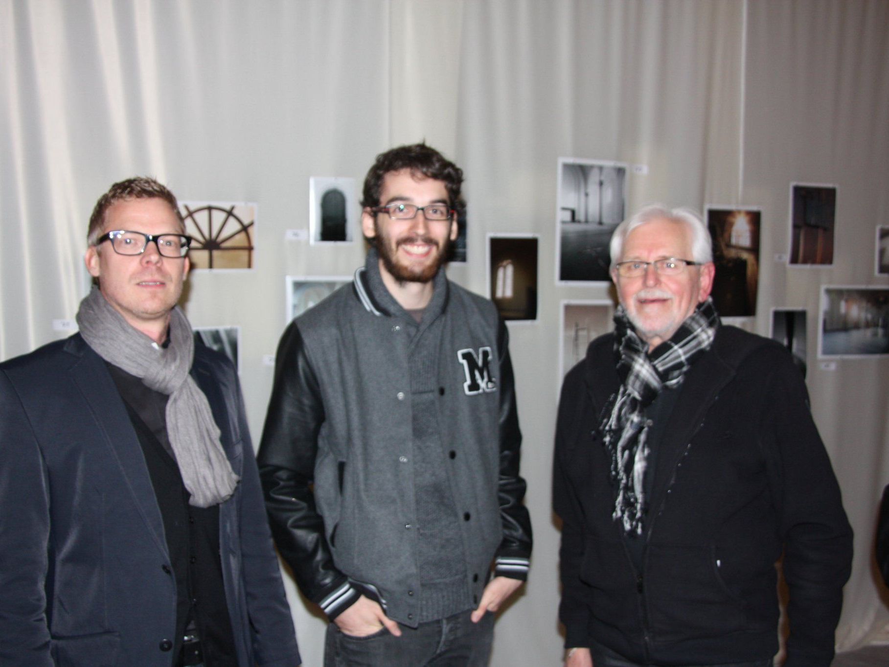 Vernissageredner Mag. Herbert Motter, Fotoprofi Manuel Rusch, Pfarrer Georg Meusburger Vernissageredner Mag. Herbert Motter, Fotoprofi Manuel Rusch, Pfarrer Georg Meusburger