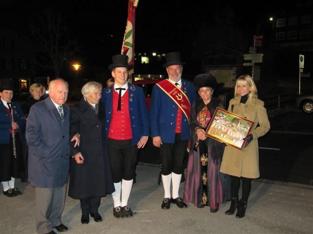 Das diamantene Brautpaar Sophia und Xaver Plang wird von der Harmoniemusik geehrt. Das diamantene Brautpaar Sophia und Xaver Plang wird von der Harmoniemusik geehrt.