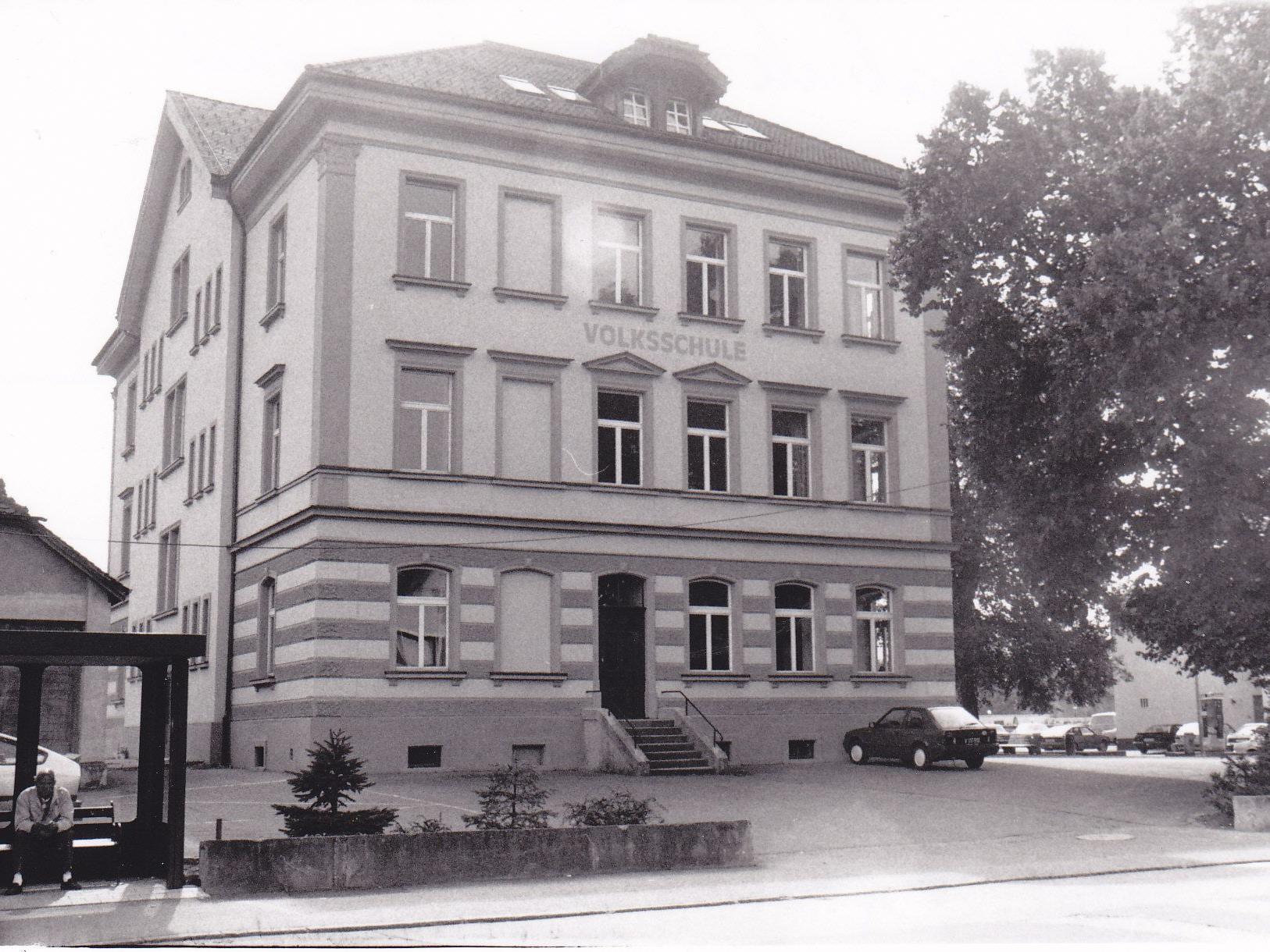 Die Volksschule Gisingen Sebastianplatz in den 80er Jahren