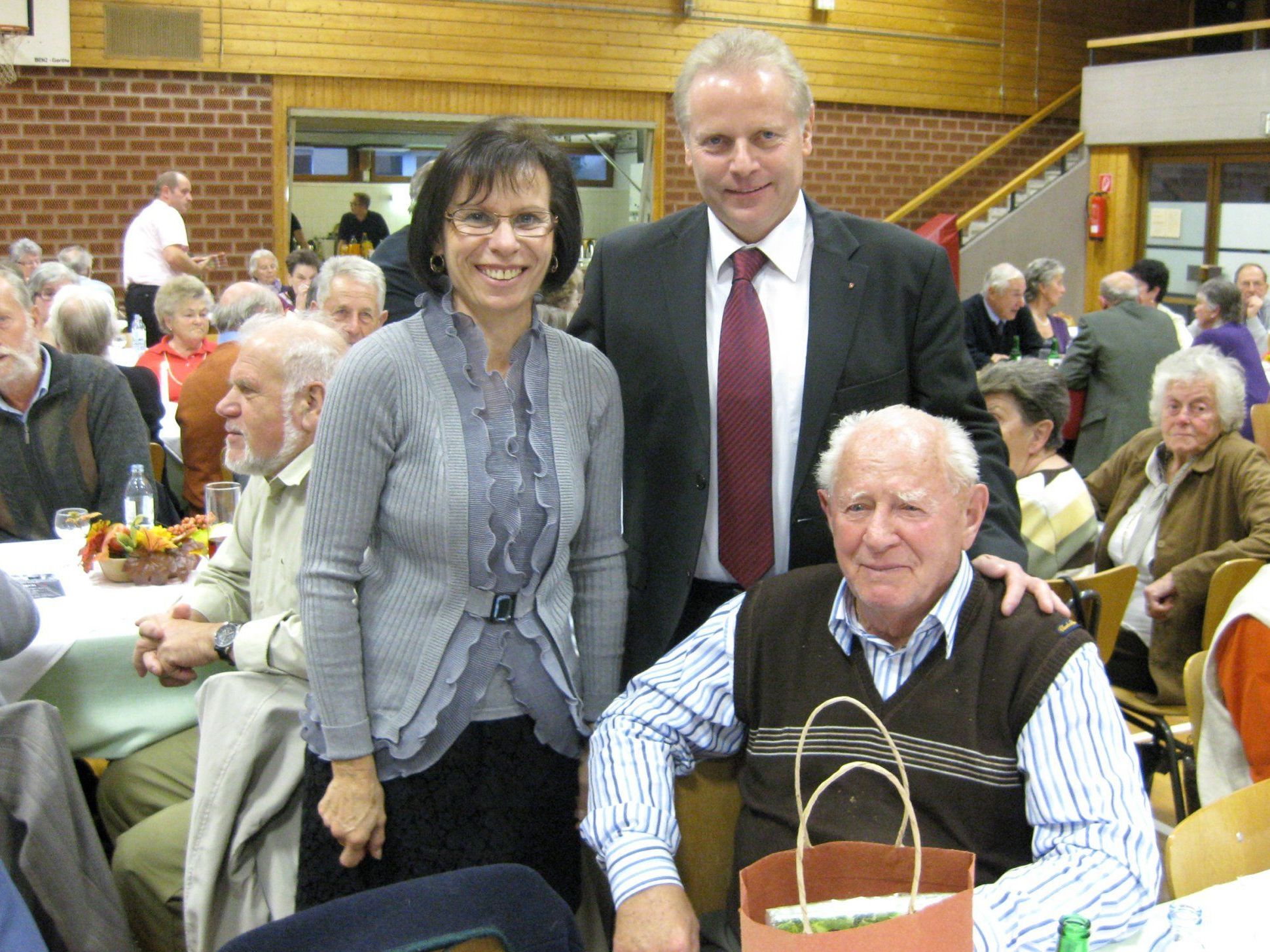 Karl Mearner mit GR Karin Meier und Bürgermeister LAbg. Ernst Blum Karl Mearner mit GR Karin Meier und Bürgermeister LAbg. Ernst Blum