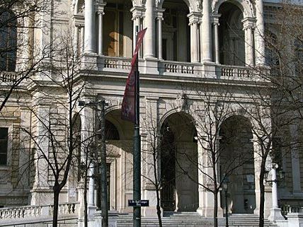 Die Physiker der Uni Wien lassen für ein Aufsehen erregendes Experiment Schwarze Löcher kollidieren Die Physiker der Uni Wien lassen für ein Aufsehen erregendes Experiment Schwarze Löcher kollidieren