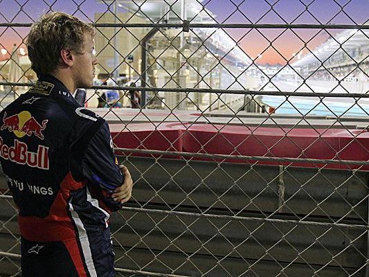 Vettel nach seinem Ausfall beim Grand Prix von Abu Dhabi. Vettel nach seinem Ausfall beim Grand Prix von Abu Dhabi.