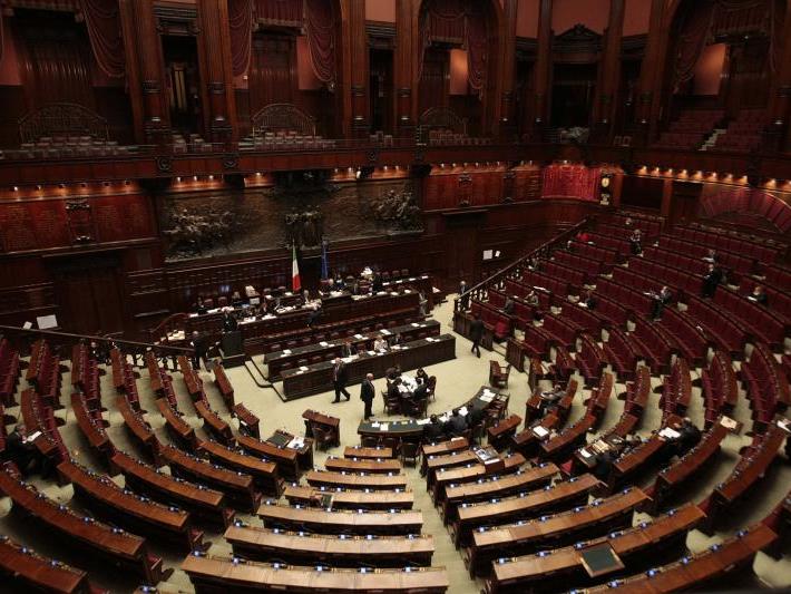Italienisches Abgeordnetenhaus verabschiedet Sparpaket - Rücktritt Berlusconis erwartet