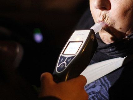 Planquadrate: Die Polizei sucht besonders in der Punschzeit vermehrt nach Alkolenkern. Planquadrate: Die Polizei sucht besonders in der Punschzeit vermehrt nach Alkolenkern.