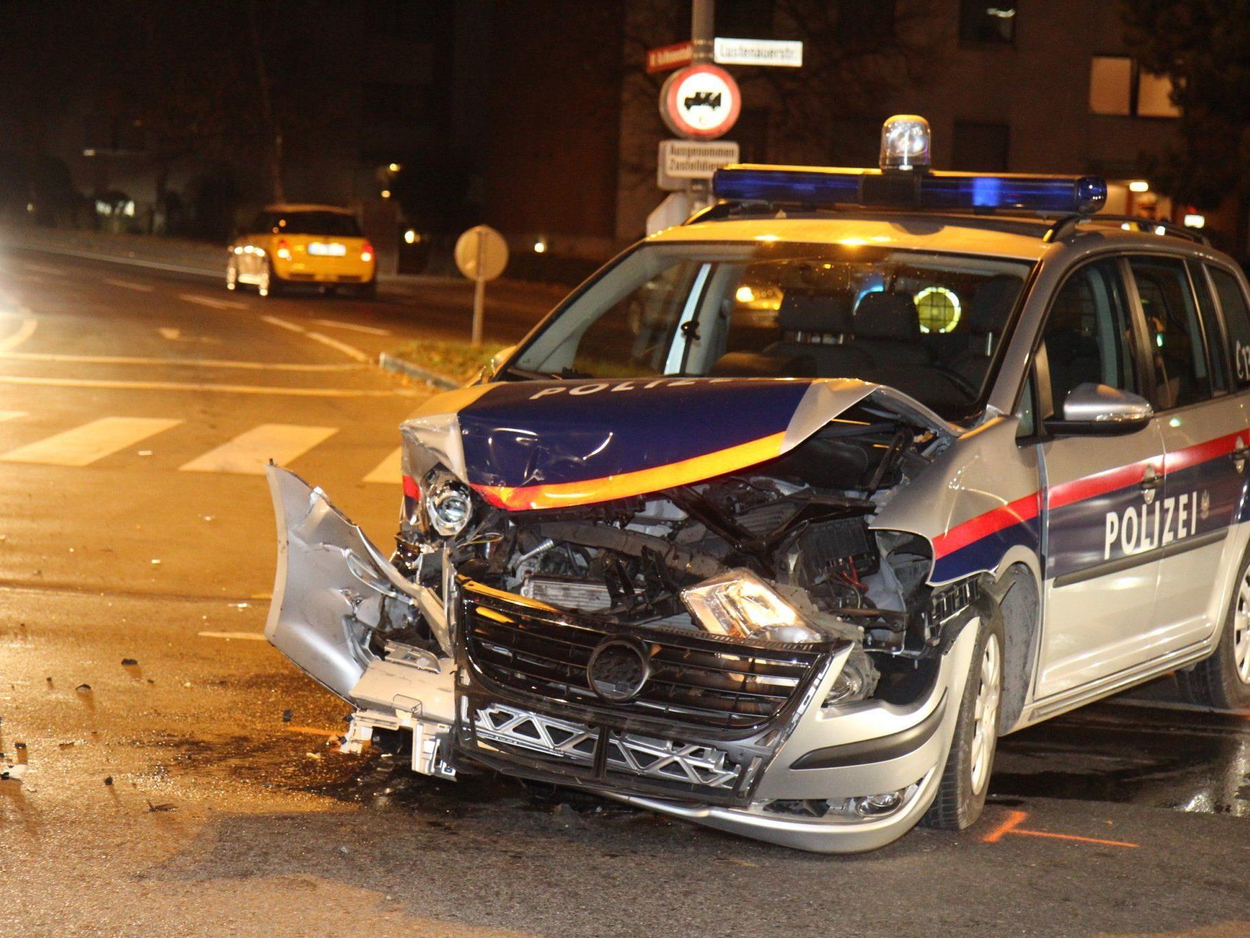 Polizeiwagen in Crash verwickelt