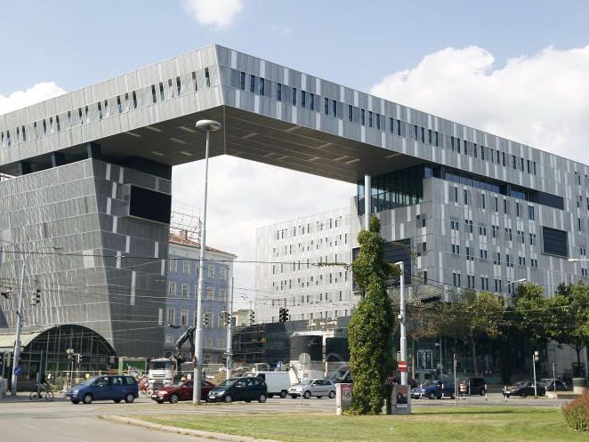 Ein beeindruckendes innerstädtisches Denkmal setzt der alte, neue Westbahnhof. Ein beeindruckendes innerstädtisches Denkmal setzt der alte, neue Westbahnhof.