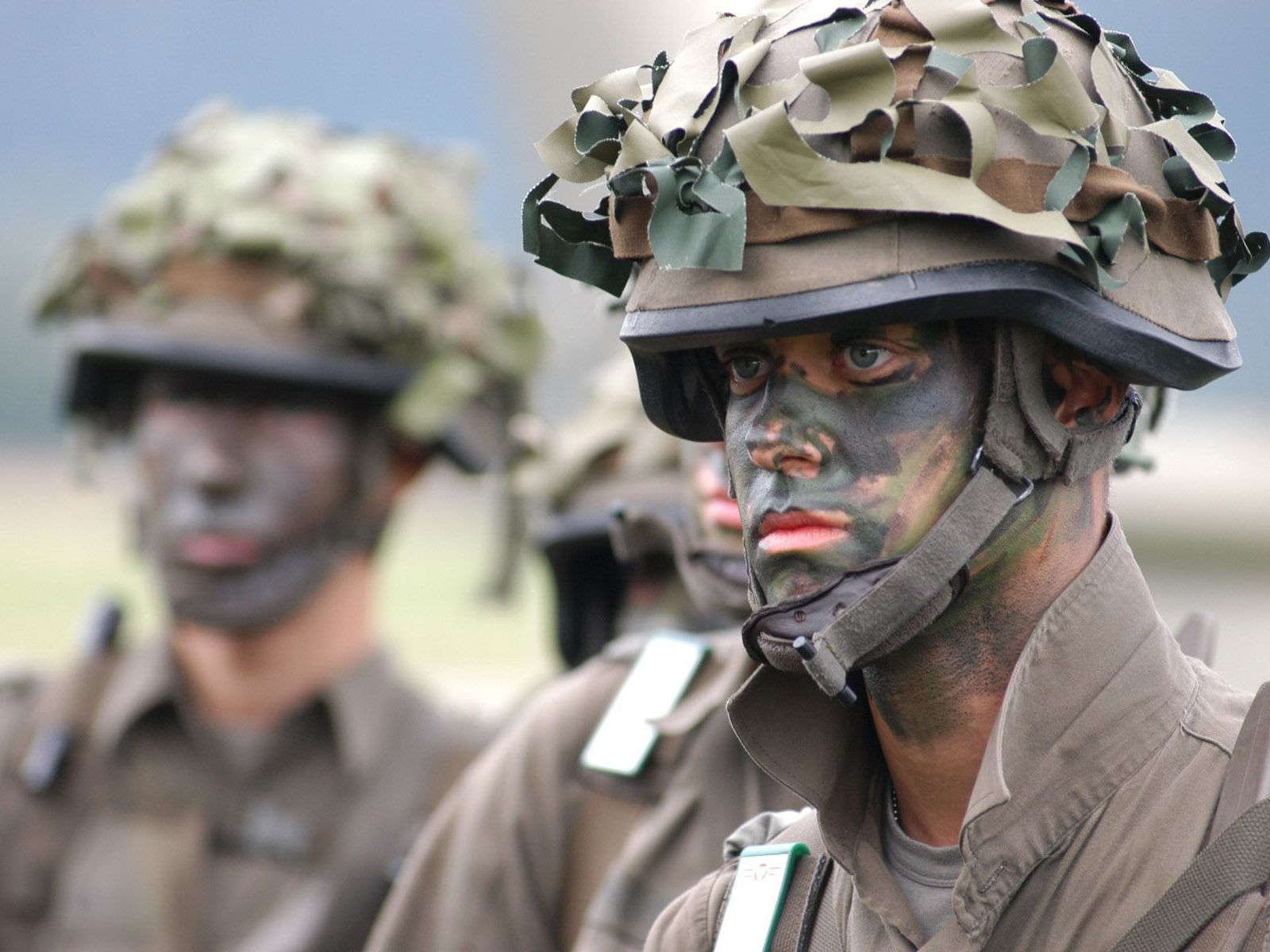 Freute den jungen Mann wohl nicht: Kriegsbemalung und das Hupfen in den berühmten Gatsch. Freute den jungen Mann wohl nicht: Kriegsbemalung und das Hupfen in den berühmten Gatsch.
