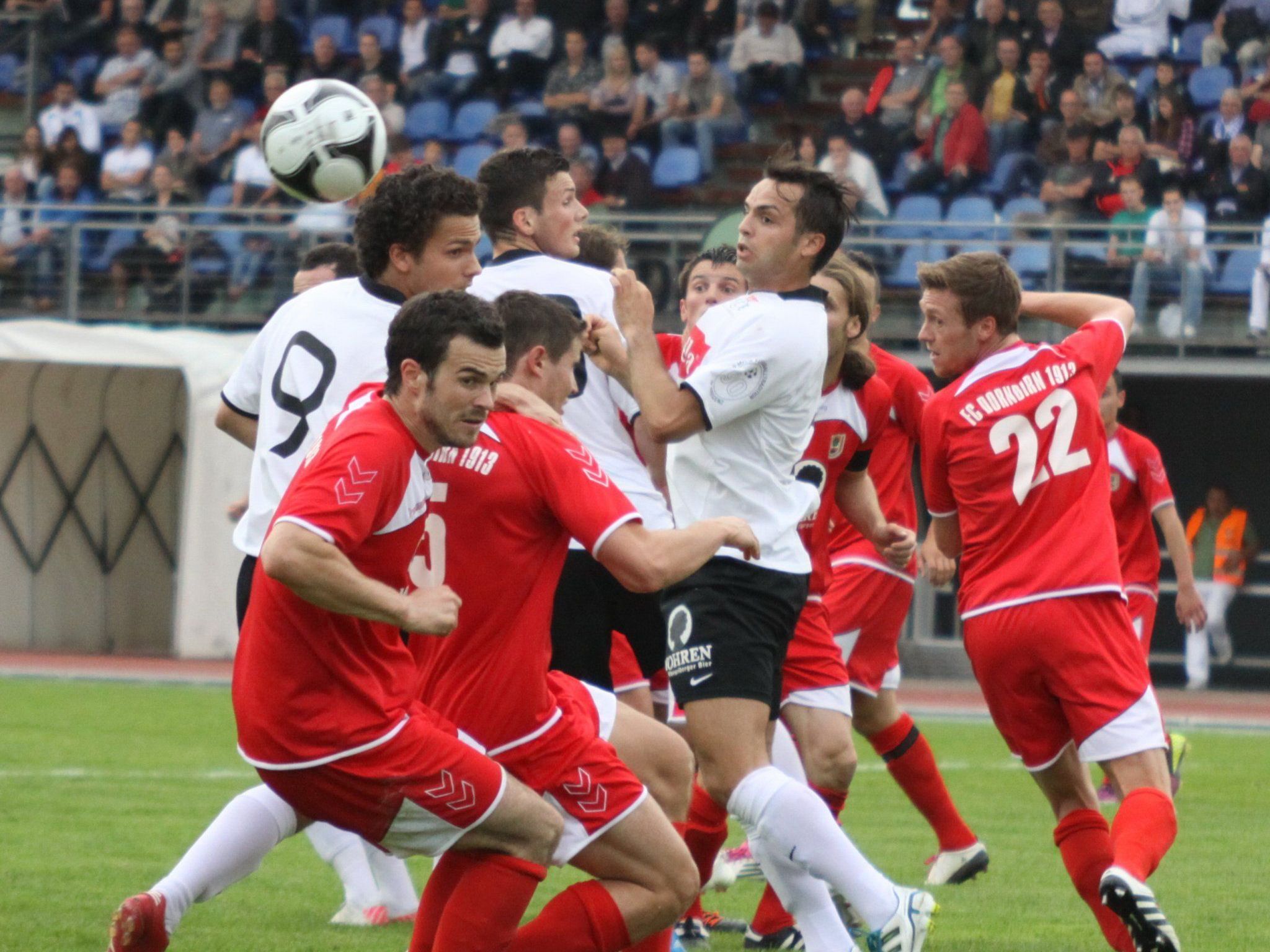 Packende Szenen gibt es am Samstag beim Stadtderby in Dornbirn. Packende Szenen gibt es am Samstag beim Stadtderby in Dornbirn.
