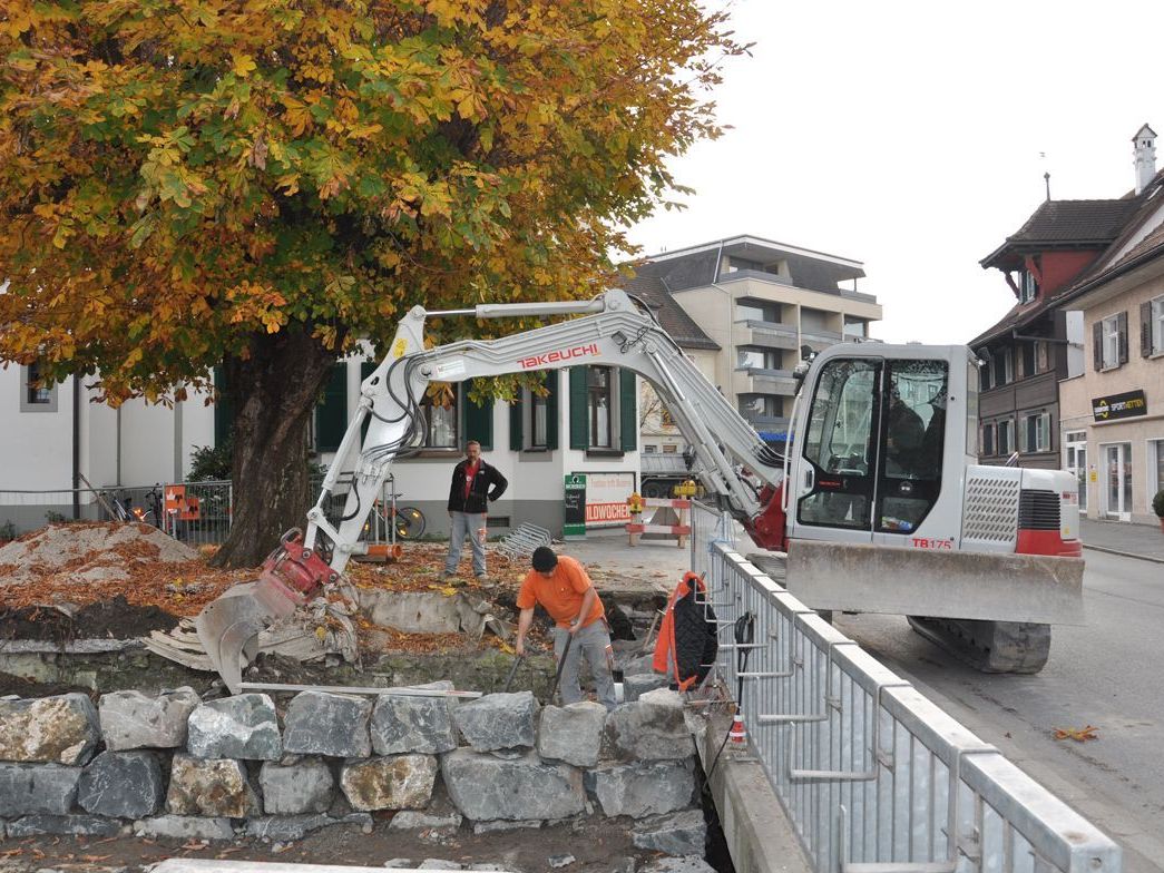 Auf Höhe des Gasthof Engel wird derzeit die Terrasse und Ufersituation neu gestaltet. Auf Höhe des Gasthof Engel wird derzeit die Terrasse und Ufersituation neu gestaltet.