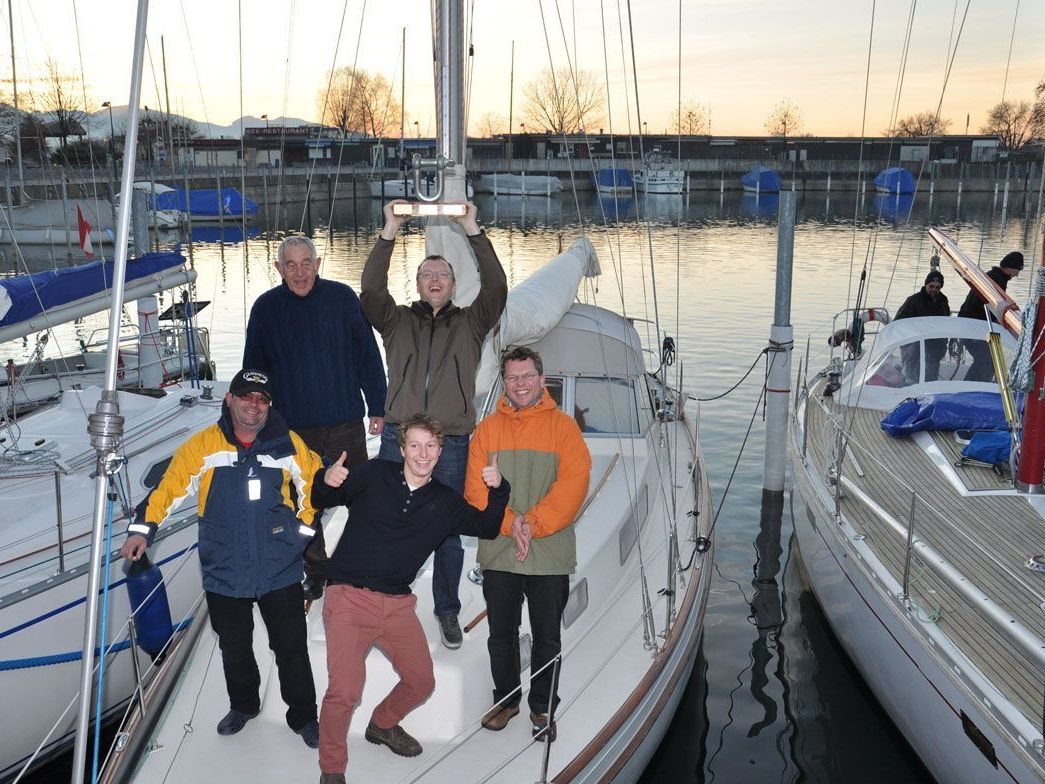 So sehen Sieger aus! Die Crew der "Biber IV" gewann heute bei der "Regatta der Eisernen". So sehen Sieger aus! Die Crew der "Biber IV" gewann heute bei der "Regatta der Eisernen".
