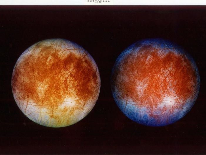 Jupiters eisüberzogener Mond Europa (rechts farblich überarbeitet) Jupiters eisüberzogener Mond Europa (rechts farblich überarbeitet)
