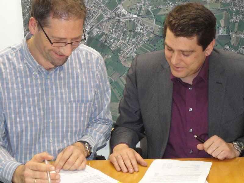 Bürgermeister Köhlmeier und Markus Lerchenmüller können von einer positiven Budgetentwicklung berichten. Bürgermeister Köhlmeier und Markus Lerchenmüller können von einer positiven Budgetentwicklung berichten.