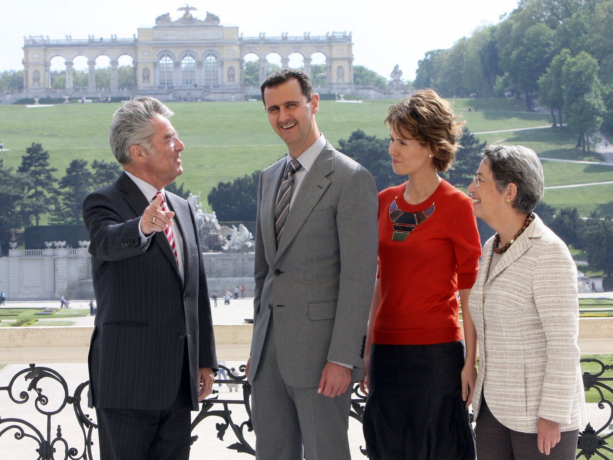 Angebelich lagern in Österreich Millionen von Assads schmutzigen Geldern. Angebelich lagern in Österreich Millionen von Assads schmutzigen Geldern.