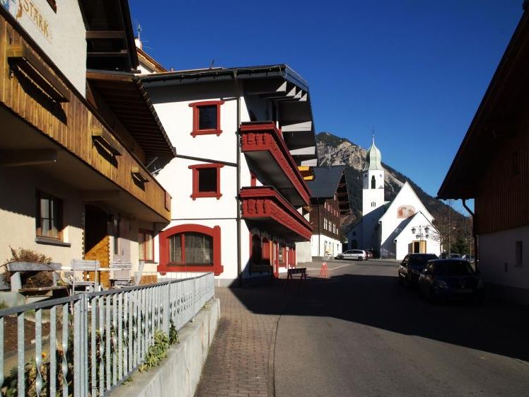Mitten im Ortszentrum von Fontanella entsteht ein Vier-Sterne-Hotel mit 80 Betten. Mitten im Ortszentrum von Fontanella entsteht ein Vier-Sterne-Hotel mit 80 Betten.