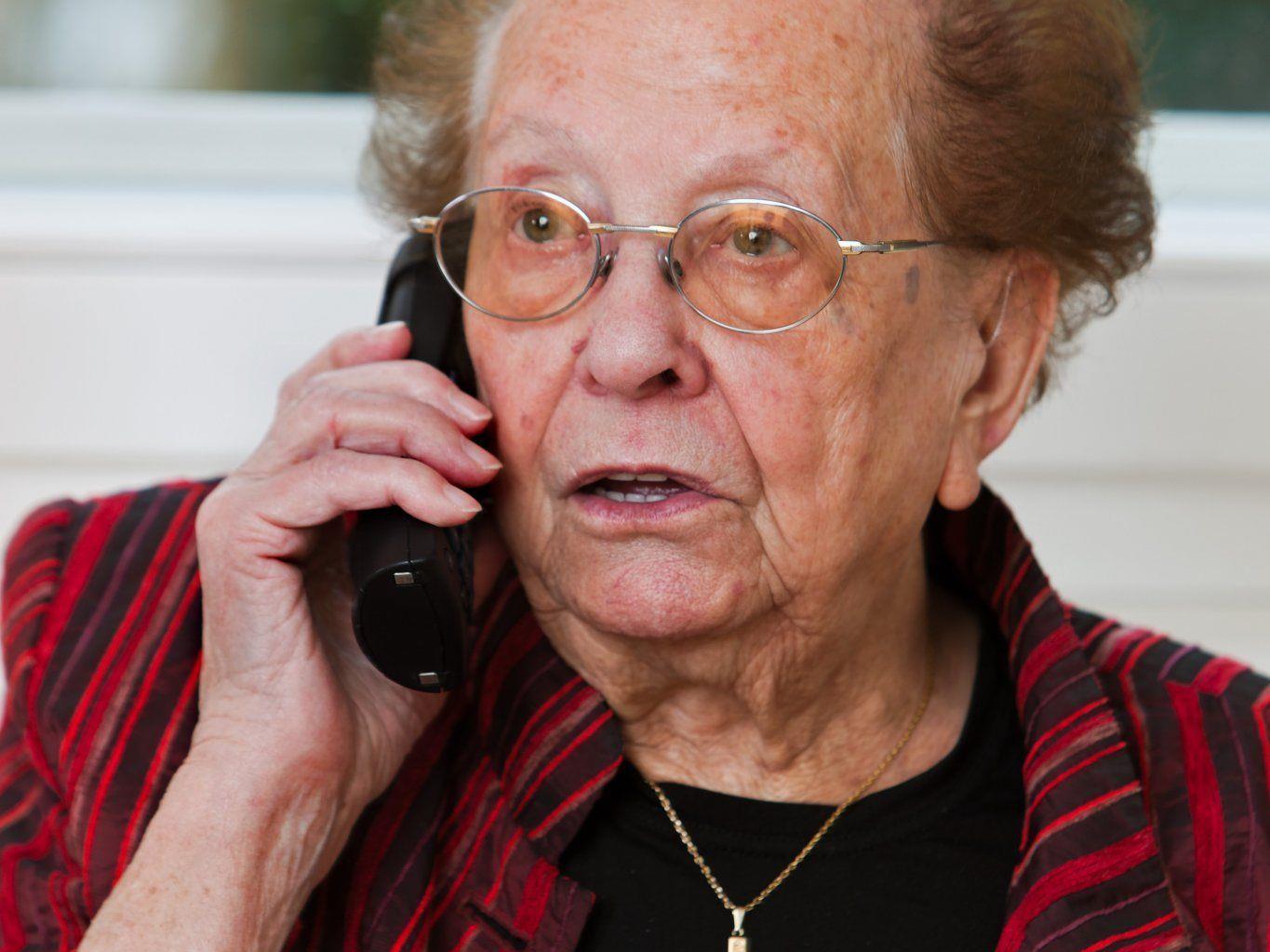 Senioren wurden von unbekannten Personen angerufen.