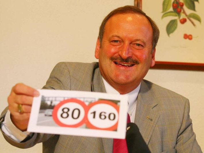 Der einstige Verkehrsminister musste das Führerscheingesetz jetzt auf schmerzliche Weise von der anderen Seite kennenlernen. Der einstige Verkehrsminister musste das Führerscheingesetz jetzt auf schmerzliche Weise von der anderen Seite kennenlernen.