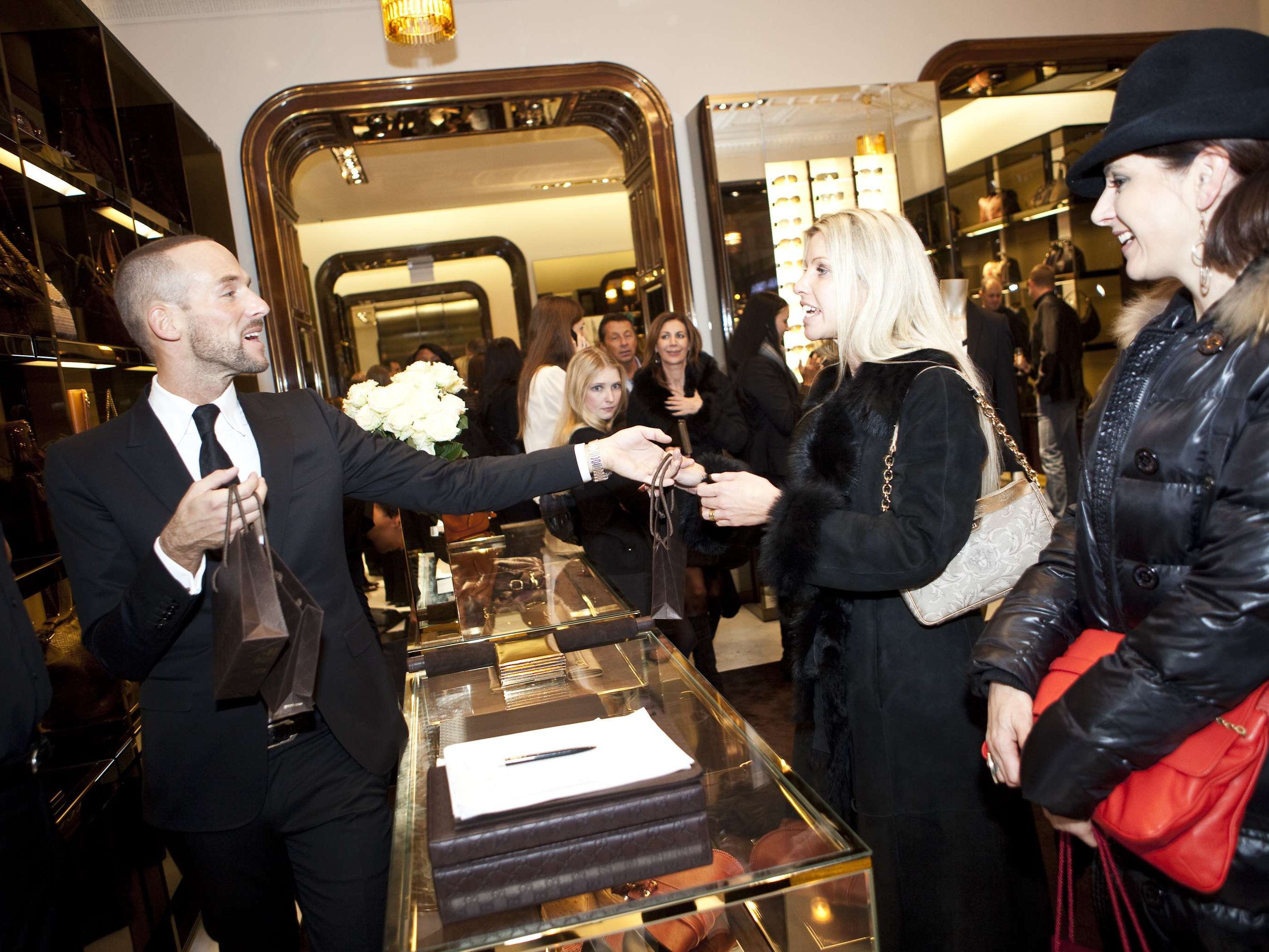 Von 19 bis 21 Uhr gab es ein exklusives Preview der neuen Cruise Collection 2012 von Gucci. Von 19 bis 21 Uhr gab es ein exklusives Preview der neuen Cruise Collection 2012 von Gucci.