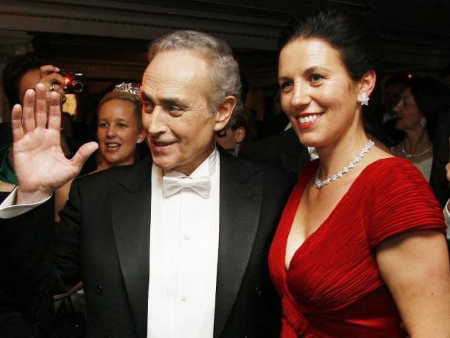 Ein Bild aus glücklichen Tagen: Der Startenor und seine Ehefrau beim Opernball im Jahr 2008. Ein Bild aus glücklichen Tagen: Der Startenor und seine Ehefrau beim Opernball im Jahr 2008.