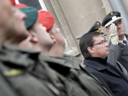 Für die Sanierung der MTK wird feierlich Spalier gestanden. Für die Sanierung der MTK wird feierlich Spalier gestanden.