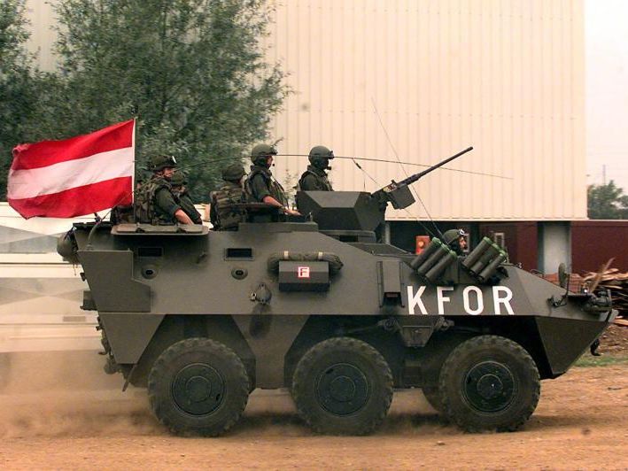 Österreichische KFOR-Soldanten nach Zusammenstößen mit ortsansässigen Serben verletzt Österreichische KFOR-Soldanten nach Zusammenstößen mit ortsansässigen Serben verletzt
