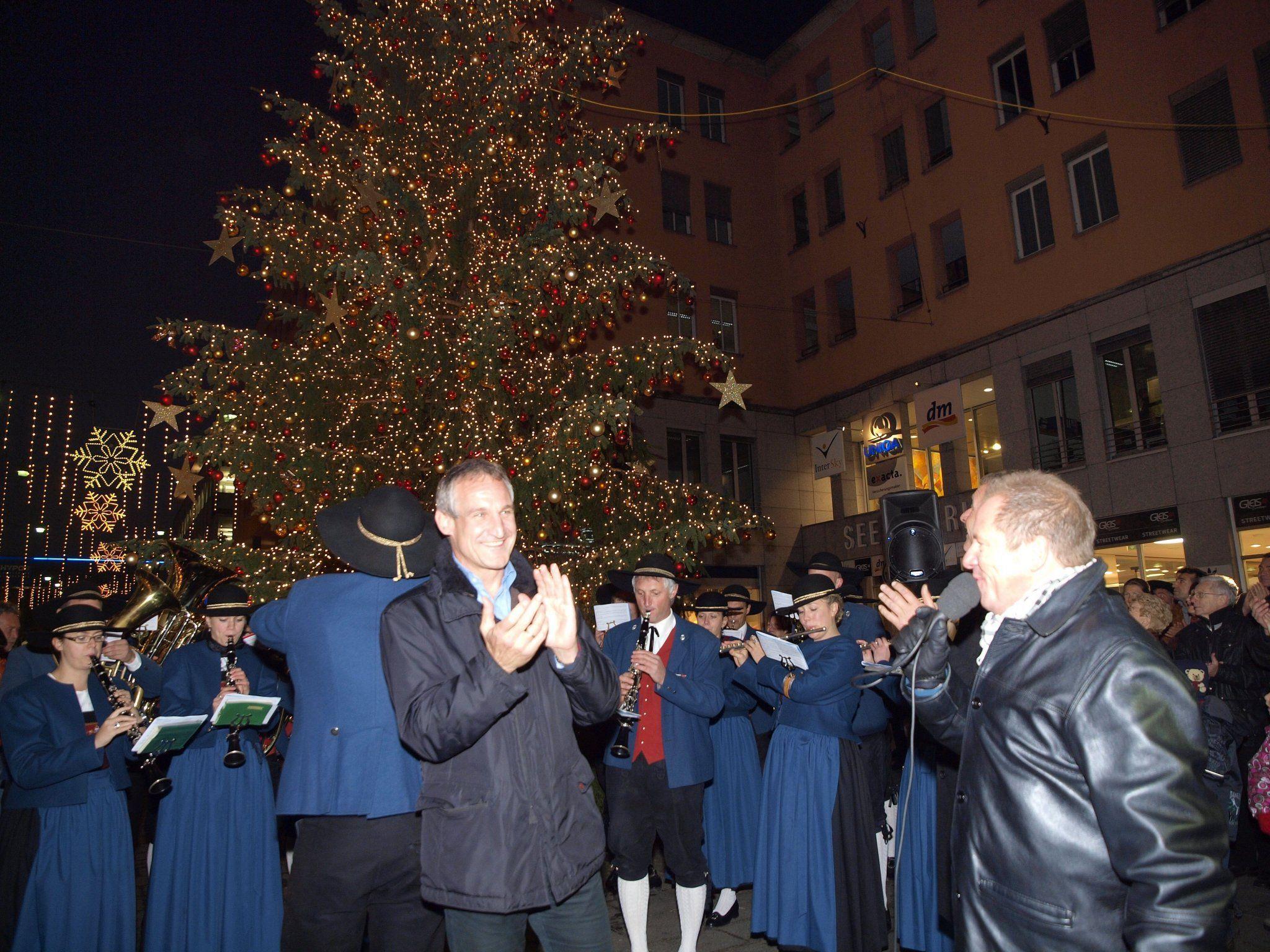 Bürgermeister Linhart eröffnete den Bregenzer Weihnachtszauber in der Innenstadt.