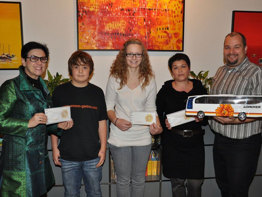 Preisübergabe mit Maria Ellensohn, Nino Amann, Julia Altenburger, Maria Kalevak und Ralf Loacker. Preisübergabe mit Maria Ellensohn, Nino Amann, Julia Altenburger, Maria Kalevak und Ralf Loacker.