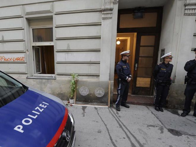 In der Lechnerstraße in Wien-Landstraße ist am Mittwoch, 2. November 2011, ein 37-jähriger Bewohner eines Obdachlosenheims erstochen worden. In der Lechnerstraße in Wien-Landstraße ist am Mittwoch, 2. November 2011, ein 37-jähriger Bewohner eines Obdachlosenheims erstochen worden.