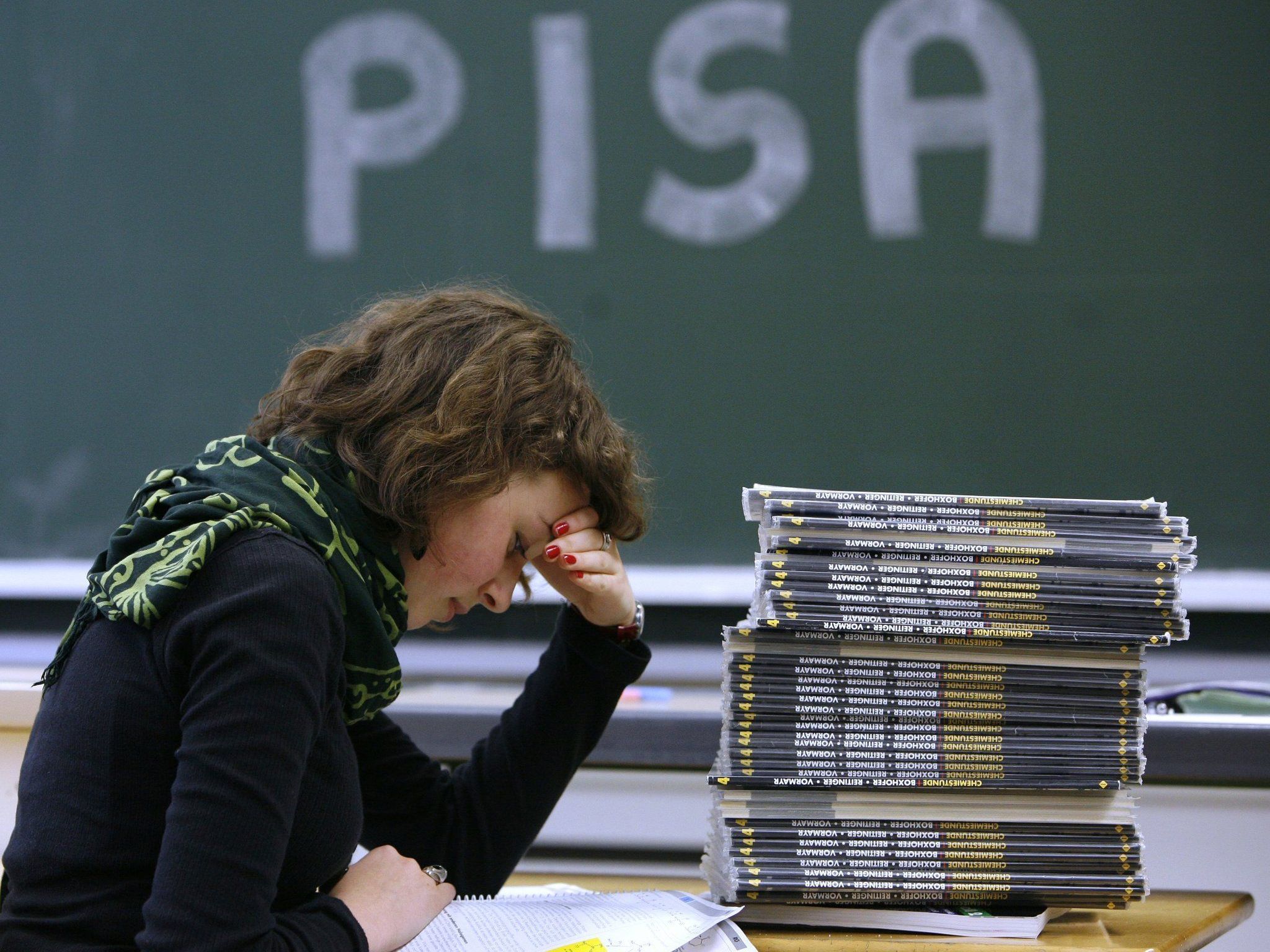 Bei der PISA-Studie 2009 konnten 28 Prozent der Schüler nicht sinnerfassend lesen. Bei der PISA-Studie 2009 konnten 28 Prozent der Schüler nicht sinnerfassend lesen.