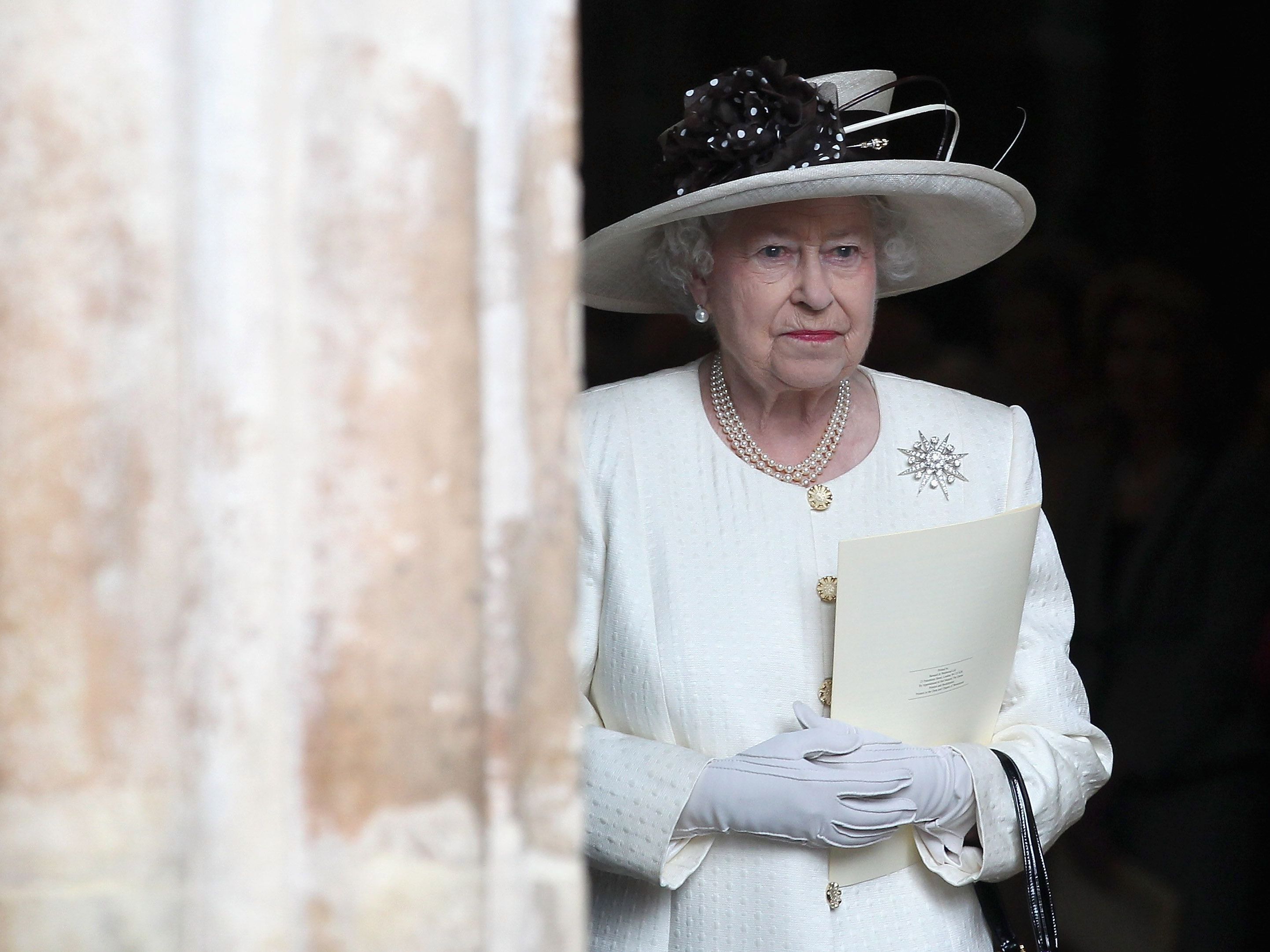 Fischer ist das dritte österreichische Staatsoberhaupt, das Königin Elizabeth II. im Buckingham Palace empfängt. Fischer ist das dritte österreichische Staatsoberhaupt, das Königin Elizabeth II. im Buckingham Palace empfängt.