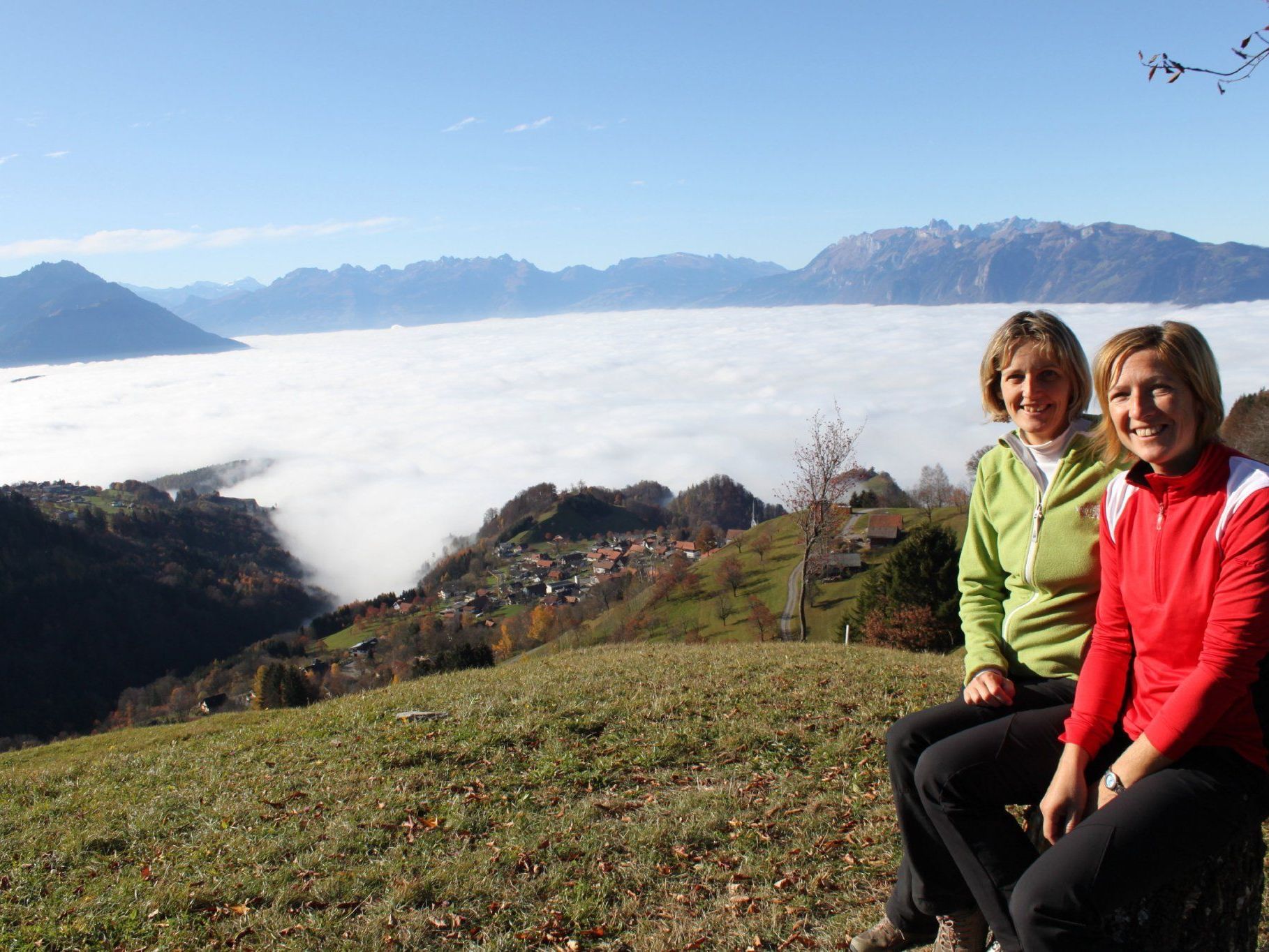 Andrea aus Götzis (li.) und Susanne aus Weiler genießen ihren Wanderausflug ins schöne Wetter. Andrea aus Götzis (li.) und Susanne aus Weiler genießen ihren Wanderausflug ins schöne Wetter.