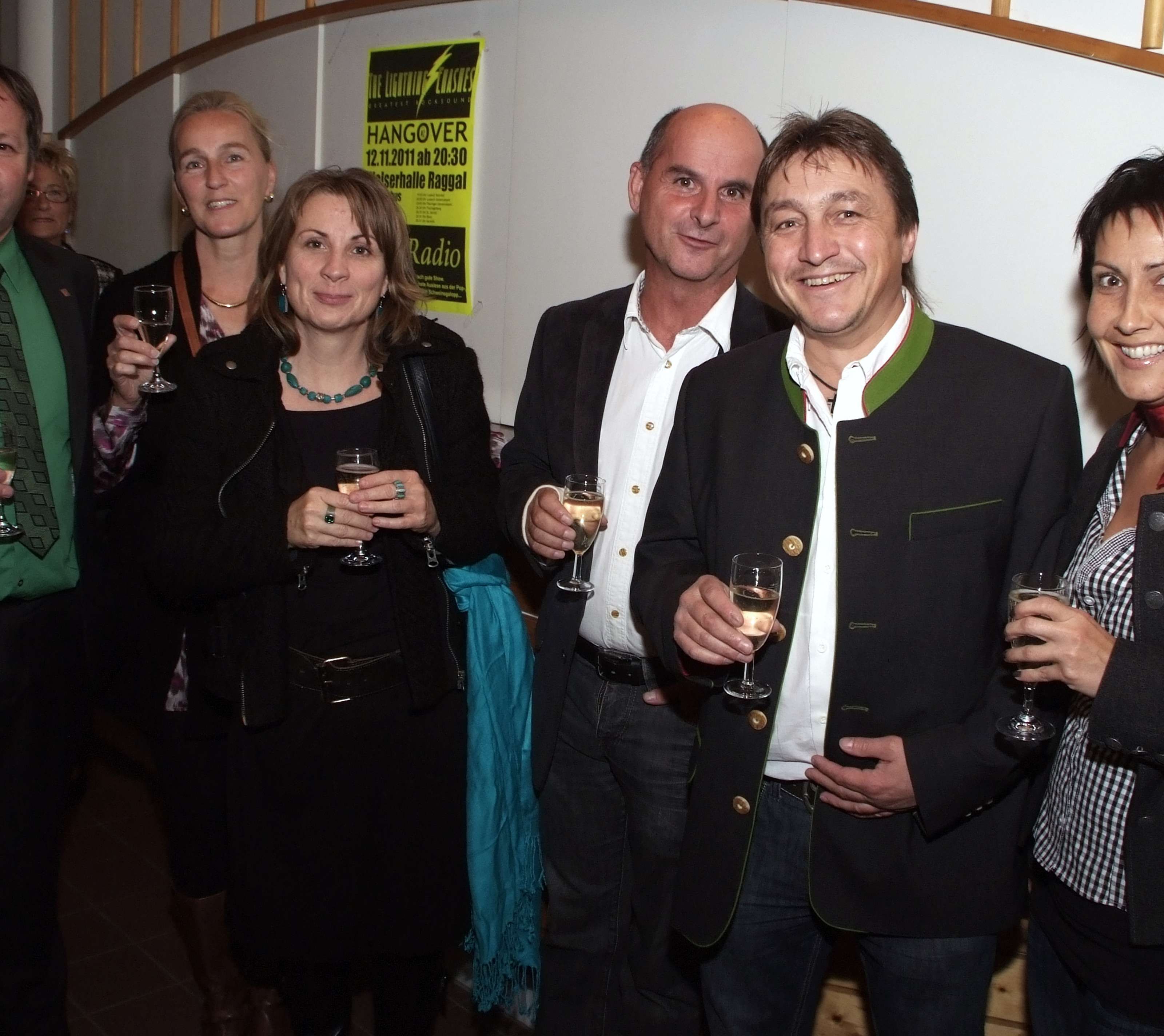 Stefan Bachmann sowie Bruno und Susanne Summer mit Werner und Manuela Konzett. Stefan Bachmann sowie Bruno und Susanne Summer mit Werner und Manuela Konzett.