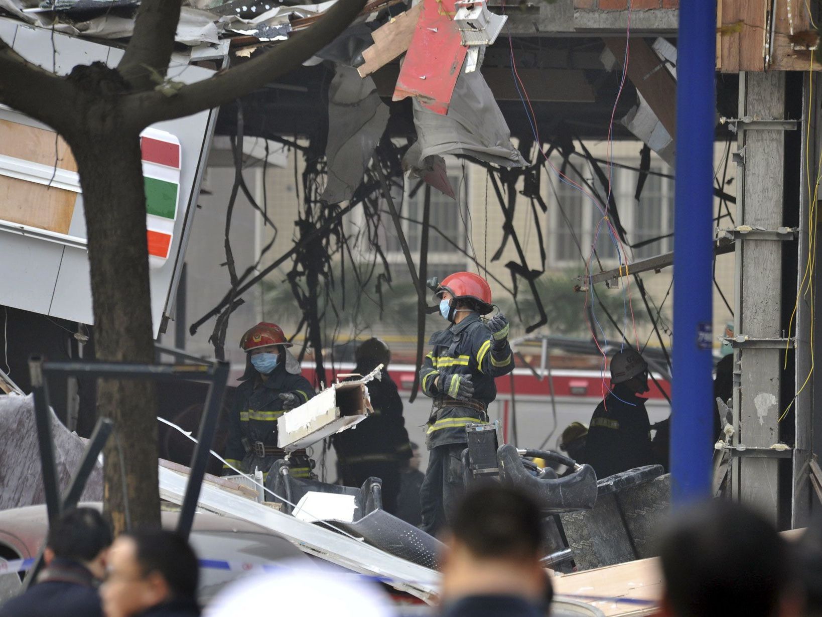 Mindestens neun Menschen sind getötet bei der Gasexplosion worden. 34 weitere wurden verletzt. Mindestens neun Menschen sind getötet bei der Gasexplosion worden. 34 weitere wurden verletzt.