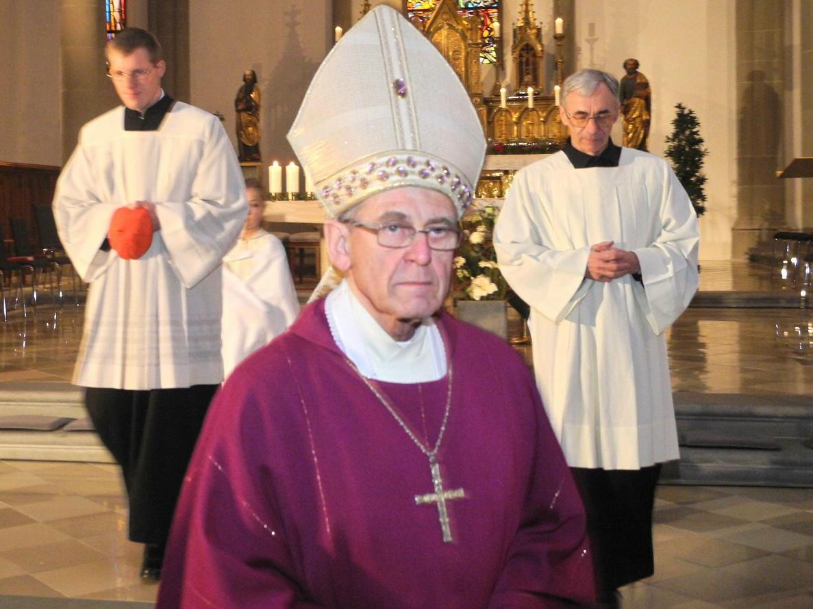 Der emeritierte Bischof Elmar nach der Festmesse im Dom