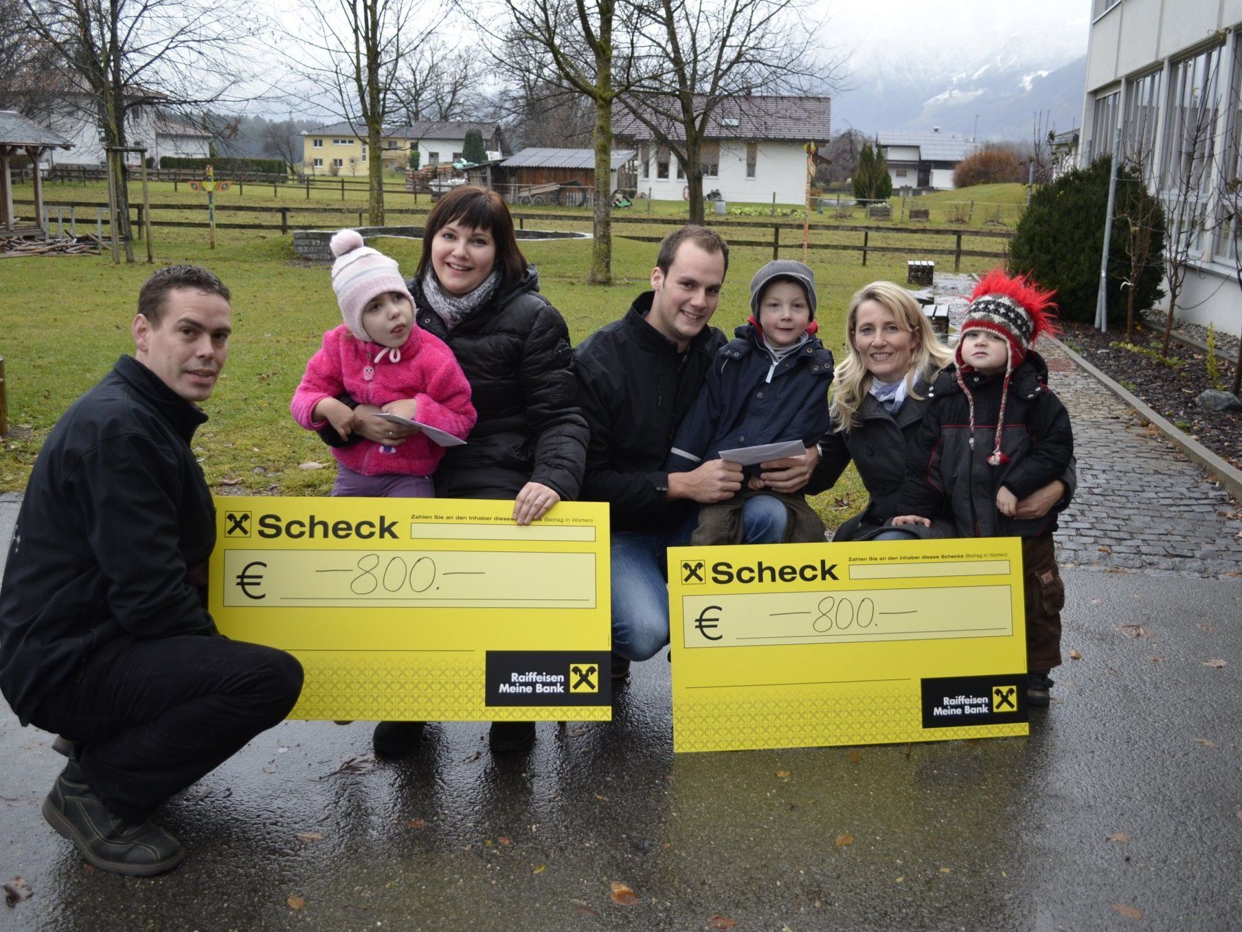 Jörg Decker und Angelina mit Mama, Manuel Morscher mit Noah, Mama Silvia und Noahs Bruder. Jörg Decker und Angelina mit Mama, Manuel Morscher mit Noah, Mama Silvia und Noahs Bruder.