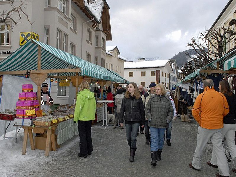 Der Schrunser Wintermarkt am 29. Dezember 2011 war sehr gut besucht. Der Schrunser Wintermarkt am 29. Dezember 2011 war sehr gut besucht.