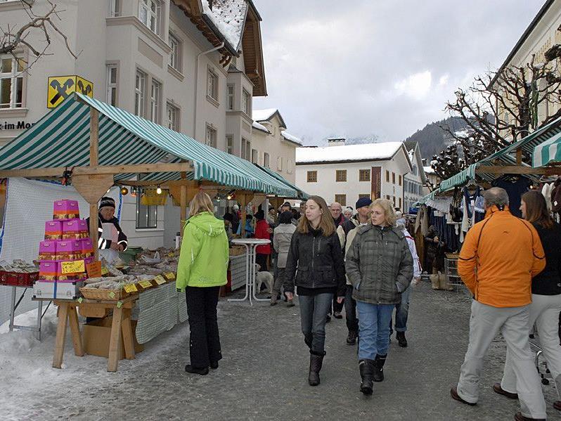 Der Schrunser Wintermarkt am 29. Dezember 2011 war sehr gut besucht.
