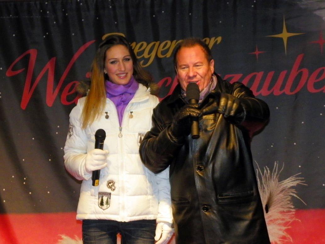 Moderator Roberto Kalin begrüßte das Bregenzer Publikum zum Weihnachtszauber mit Michaela