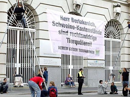 Tierschützer demonstrieren nun in Innsbruck Tierschützer demonstrieren nun in Innsbruck