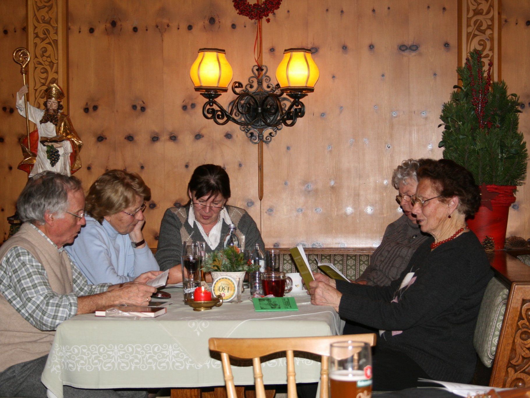 Wer Freude hat am Singen ist bei der Aktion Musizieren im Wirtshaus herzlich willkommen. Wer Freude hat am Singen ist bei der Aktion Musizieren im Wirtshaus herzlich willkommen.