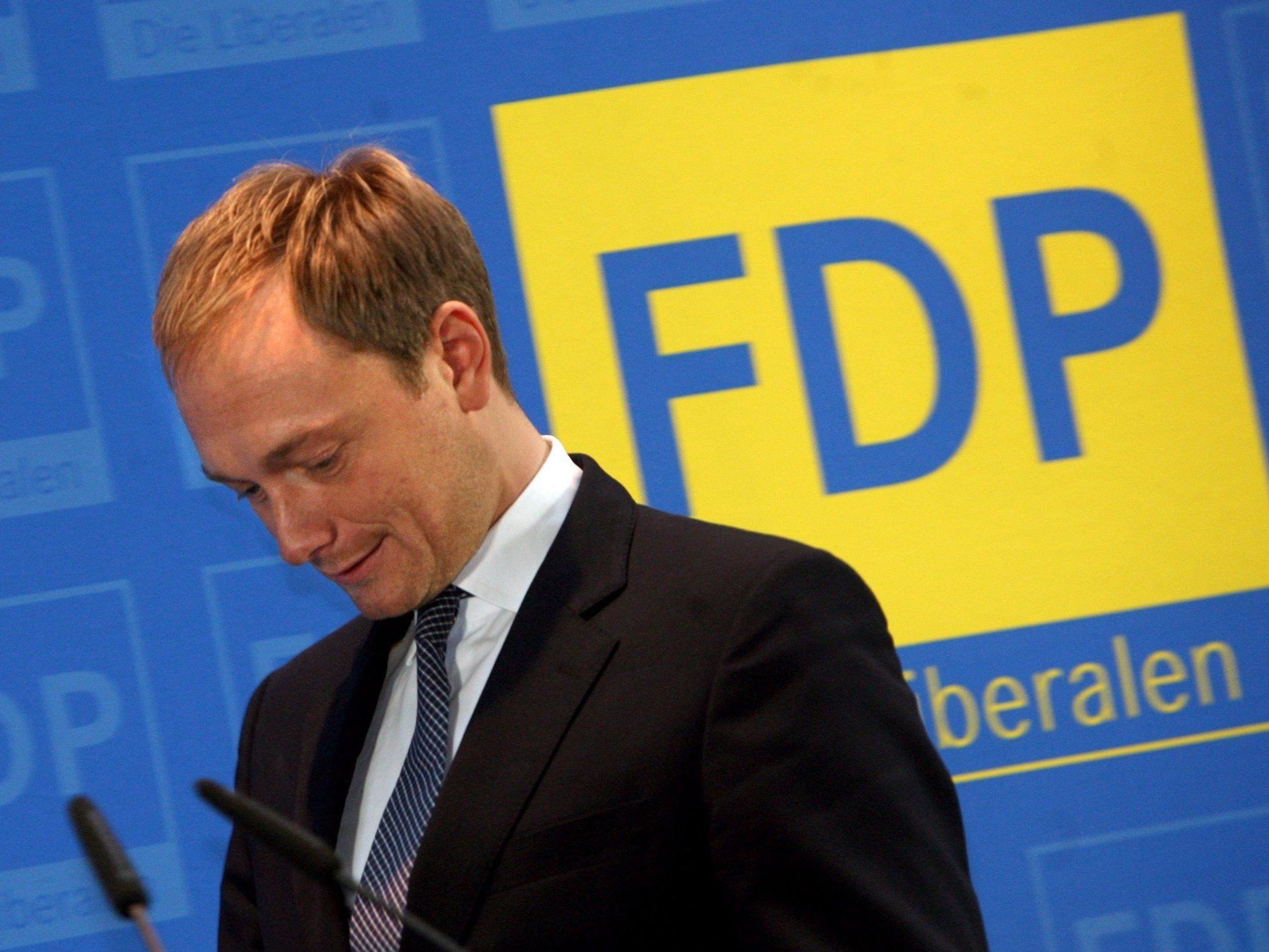 Für die Opposition ist Lindner ein "Bauernopfer" für FDP-Chef Rösler. Für die Opposition ist Lindner ein "Bauernopfer" für FDP-Chef Rösler.