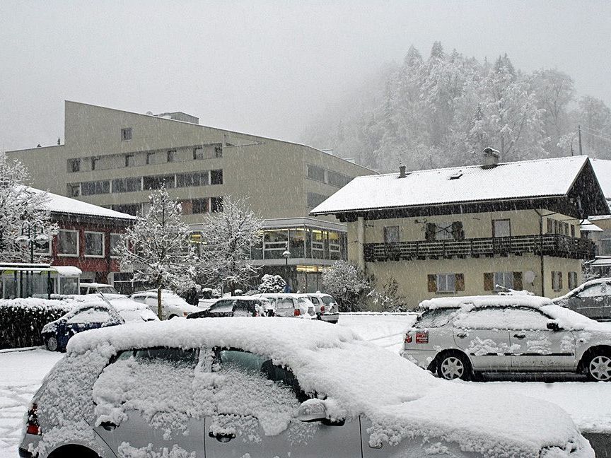 Der Weihnachtsmarkt findet auf dem Cresta Parkplatz in Tschagguns statt (Foto: 11. Dez. 2009). Der Weihnachtsmarkt findet auf dem Cresta Parkplatz in Tschagguns statt (Foto: 11. Dez. 2009).