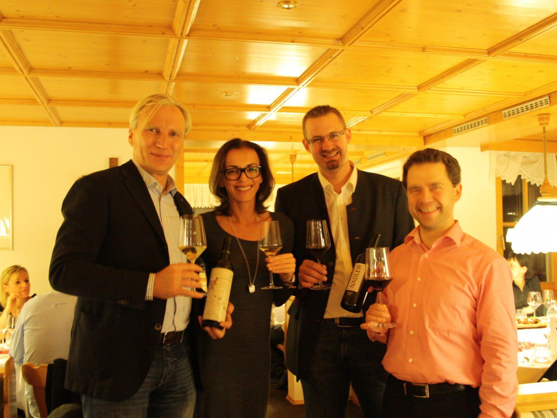 Wein-Kenner: Georg Klein mit Gattin (Dürnberg), Robert Nadler (Weingut Nadler), Christian Eibl (AGM)