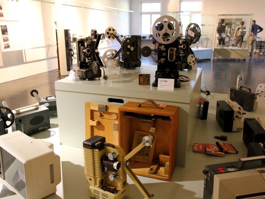 Zahlreiche Geräte aus der Eumig Industriegeschichte sind in der Sonderausstellung zu sehen