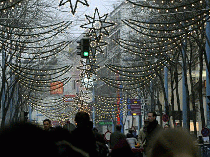 Die Weihnachtsstimmung auf der MaHü hält sich in Grenzen. Eher herrscht hier Shopping-Wahn Die Weihnachtsstimmung auf der MaHü hält sich in Grenzen. Eher herrscht hier Shopping-Wahn