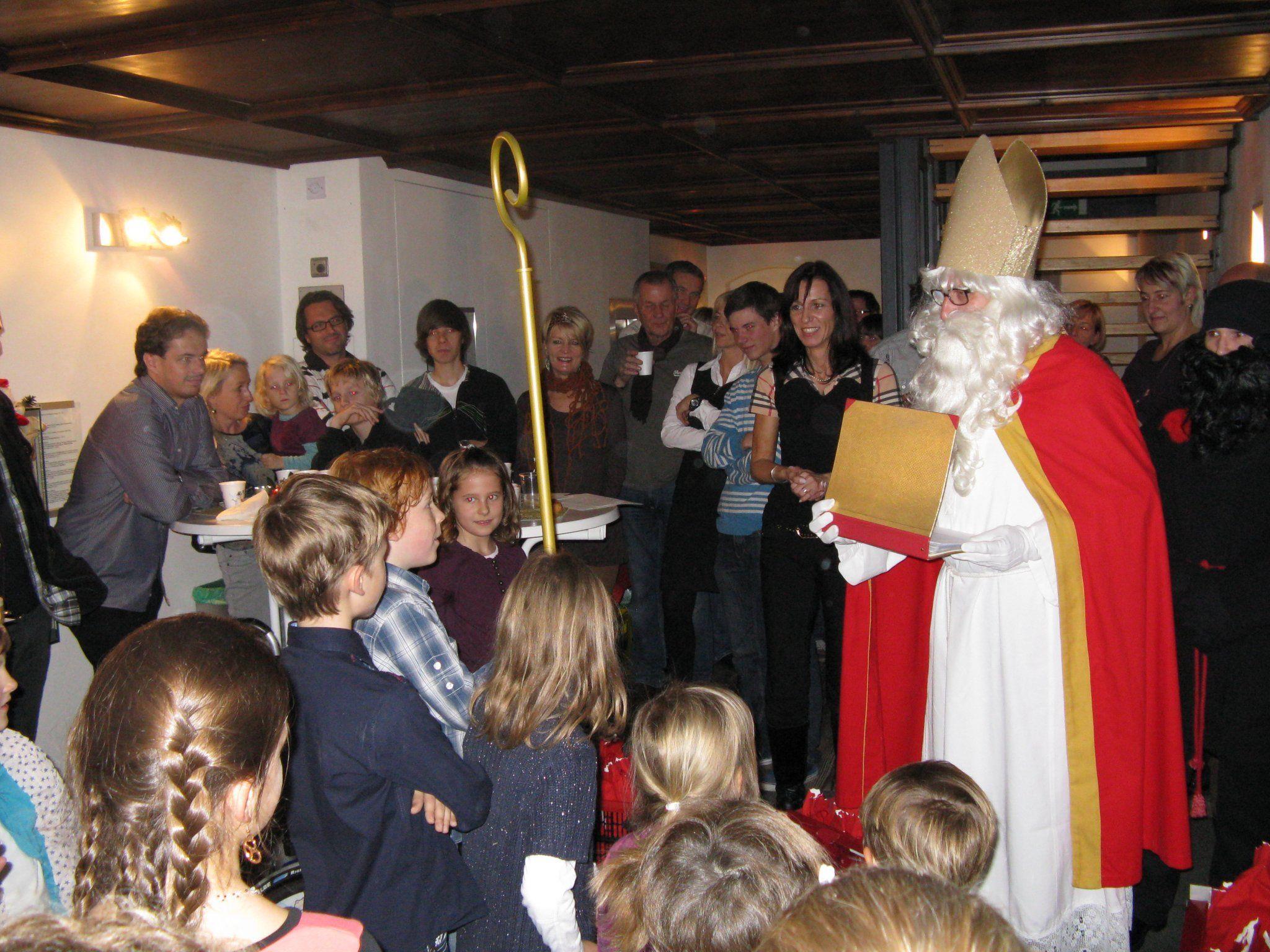 Besuch des Nikolaus   -  Mehr Fotos unter: www.sv-goetzis.at