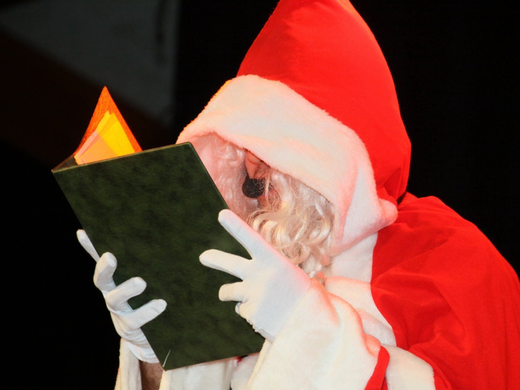 Nikolaus besucht am 8. Dezember die VfB-Nachwuchsabteilung. Nikolaus besucht am 8. Dezember die VfB-Nachwuchsabteilung.