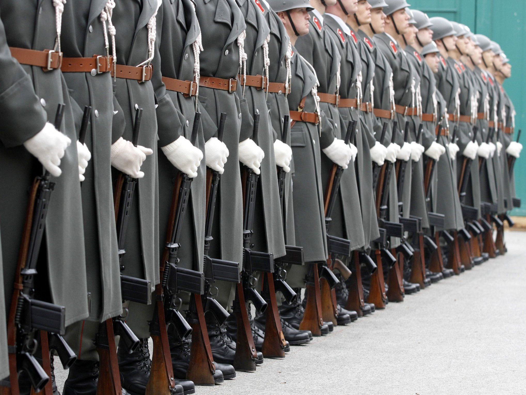 Bauvorhaben hätten Priorität erklärte Verteidigungsminister Darabos. Bauvorhaben hätten Priorität erklärte Verteidigungsminister Darabos.