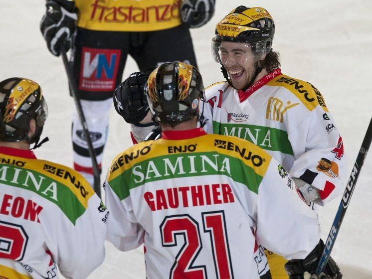 Rodi Short (r.) schoss die VEU in der abgelaufenen Saison zum Titel – jetzt ist der „verlorene Sohn“ wieder zurück in Feldkirch. Rodi Short (r.) schoss die VEU in der abgelaufenen Saison zum Titel – jetzt ist der „verlorene Sohn“ wieder zurück in Feldkirch.
