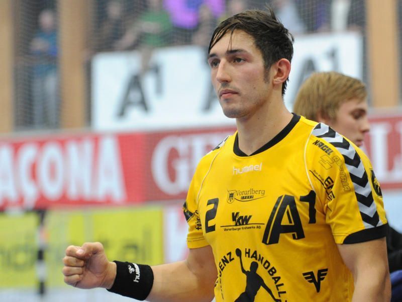 Torjäger Lucas Mayer ist angeschlagen Torjäger Lucas Mayer ist angeschlagen